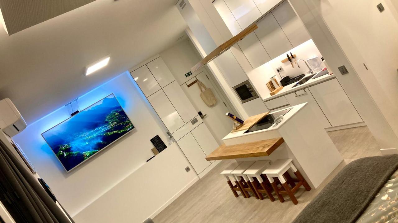 Cristalia,Roof Terrace In City Center, Garage, Netflix 75Inch Tv Funchal  Exterior photo